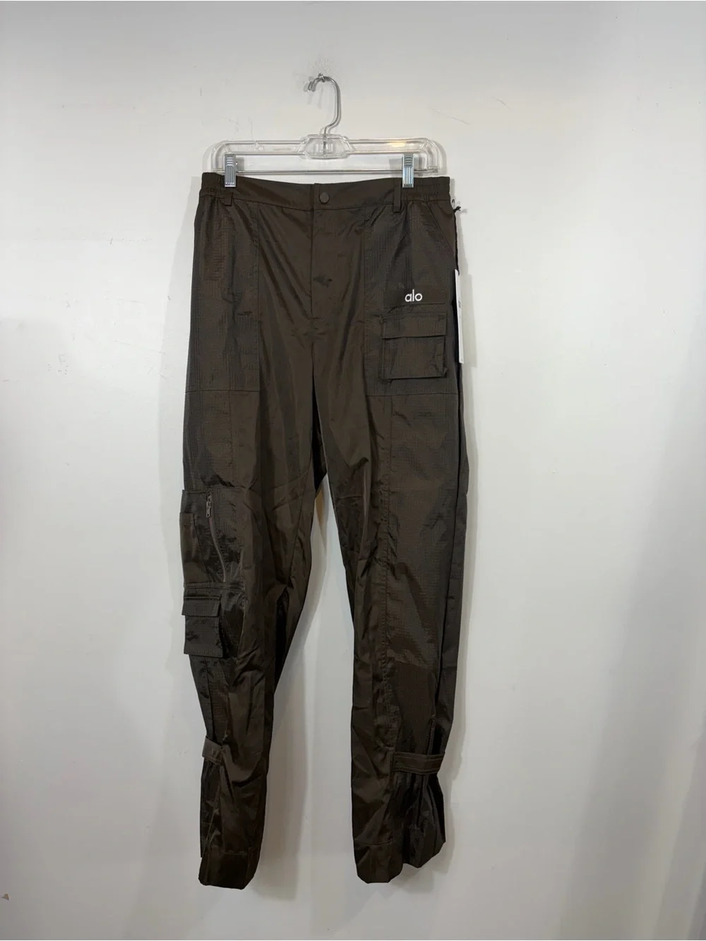 ALO Yoga Blaze Cargo Track Pants Ankle Snaps M Medium NWT Espresso Brown